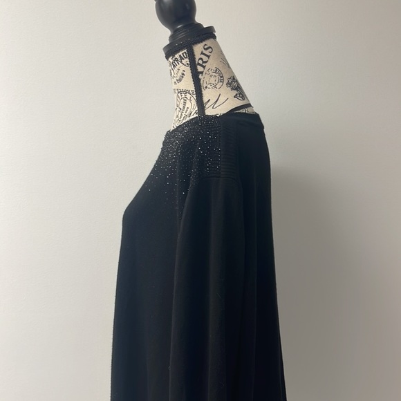 In good used condition Woman’s Cable & Gauge sweater. Size is 2X. - Picture 10 of 16